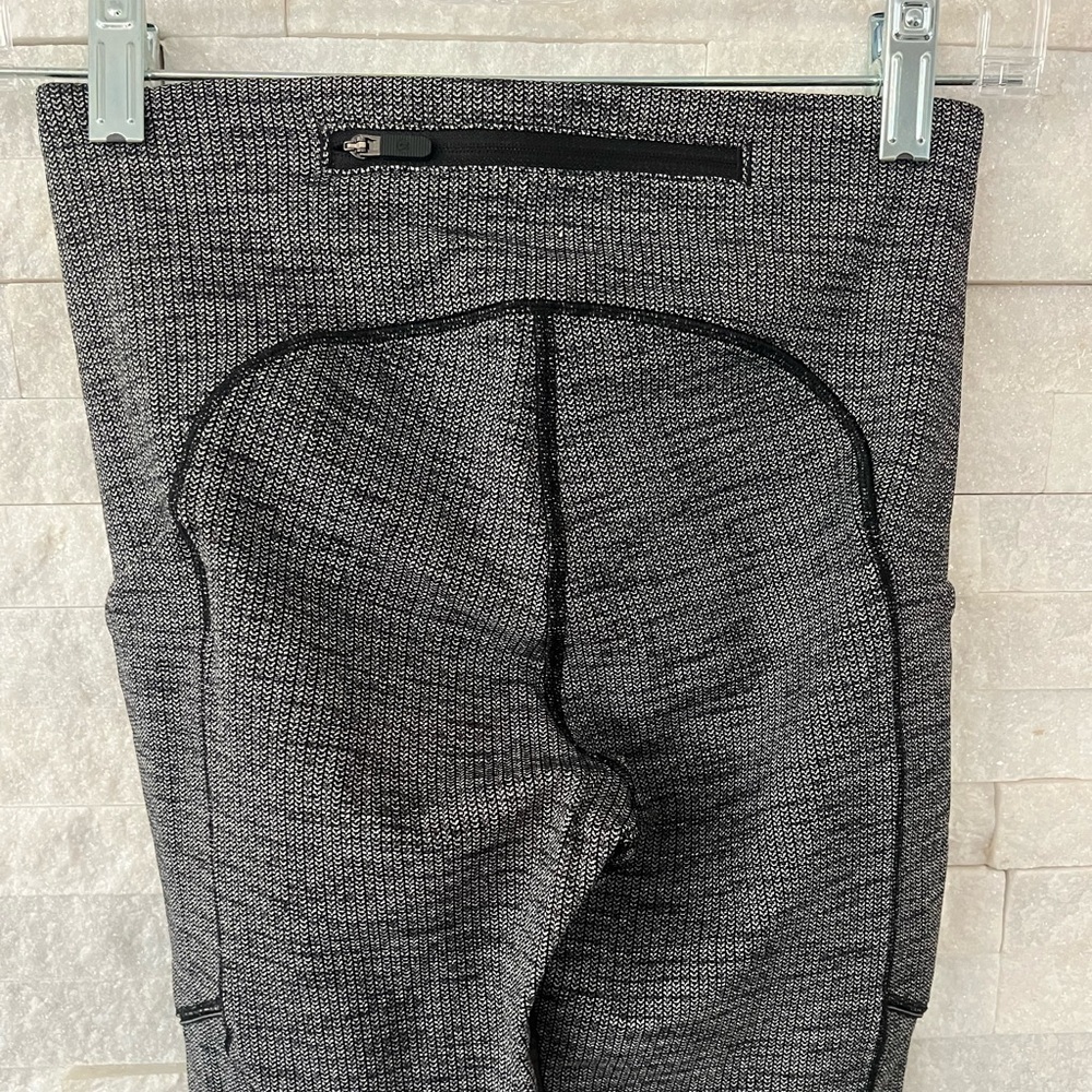 Lululemon leggings size 4 - Picture 2 of 5